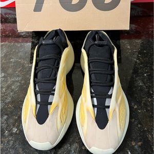 Adidas Yeezy 700 V3 Mono Safflower Men's HP5425 Size 10.5